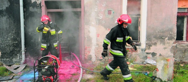 Wczoraj płonęła kamienica przy ulicy Śląskiej w Bydgoszczy. Strażacy walczyli z ogniem 1,5 godziny. Obyło się bez ofiar.