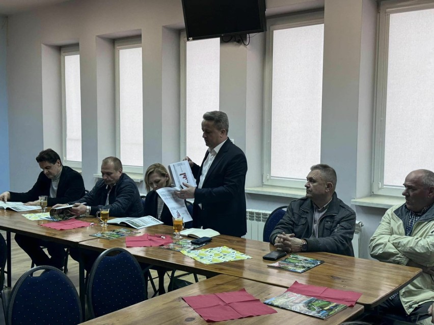 Burmistrz Leszek Kopeć podczas spotkań z mieszkańcami