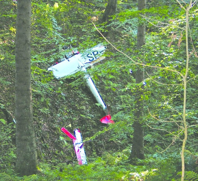 Pilot, który roztrzaskał szybowiec w leśnych ostępach, był doświadczony. Od 10 lat posiadał licencję. Latał w barwach Aeroklubu Politechniki Rzeszowskiej