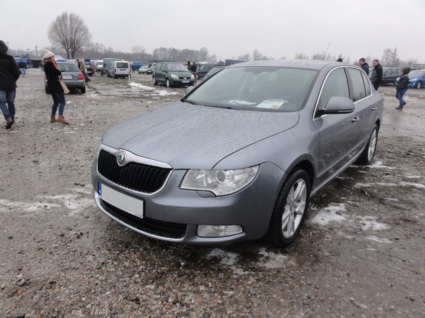 1. Skoda Superb. Silnik 2,0 diesel, rok produkcji 2010, cena...