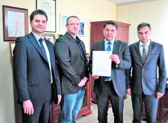 W białobrzeskim Starostwie Powiatowym podpisano umowę na dostawę sprzętu dla uczestników unijnego programu.