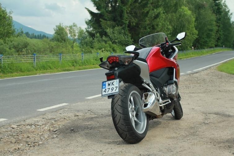 Testujemy: Honda VFR1200F DCT – turystyk przyszłości (foto,...