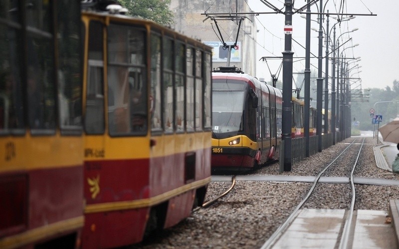 Z powodu uszkodzenia światłowodu tramwaje stały w sporych...