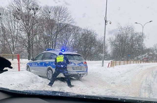 09.02.2021 Białystok: No przecież Pan Prezydent Tadeusz Truskolaski zapewnia „Służby w akcji”