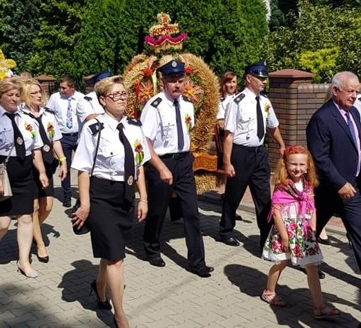 Dożynki 2019 w Tuczępach. Wieńce jak dzieła sztuki!  Świetna zabawa z zespołem Kordian (DUŻO ZDJĘĆ) 