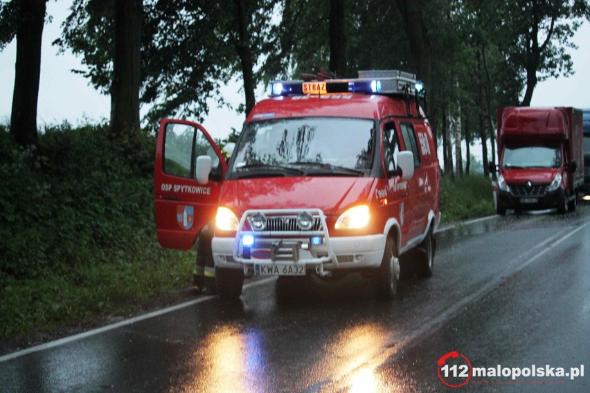 Ryczów. Dwaj motocykliści zderzyli się z ciężarówką, jeden z nich nie żyje, drugi jest ciężko ranny