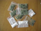 Goworowscy policjanci znaleźli narkotyki we fiacie