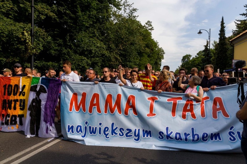 Trwa przesłuchiwanie świadków w procesie radnego Dębowskiego ws. blokowania marszu równości