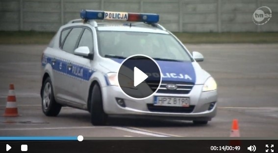 Krzysztof Hołowczyc uczył jeździć policjantów. "Potrzebują więcej szkoleń" [WIDEO]