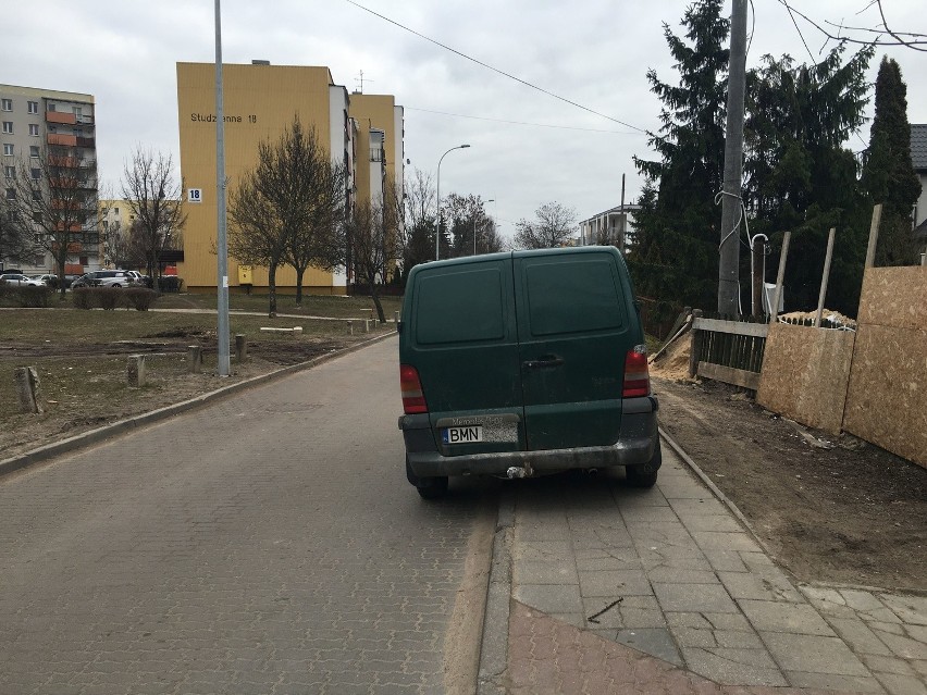 - Tak się parkuje na Rzemieślniczej w Białymstoku - pisze...