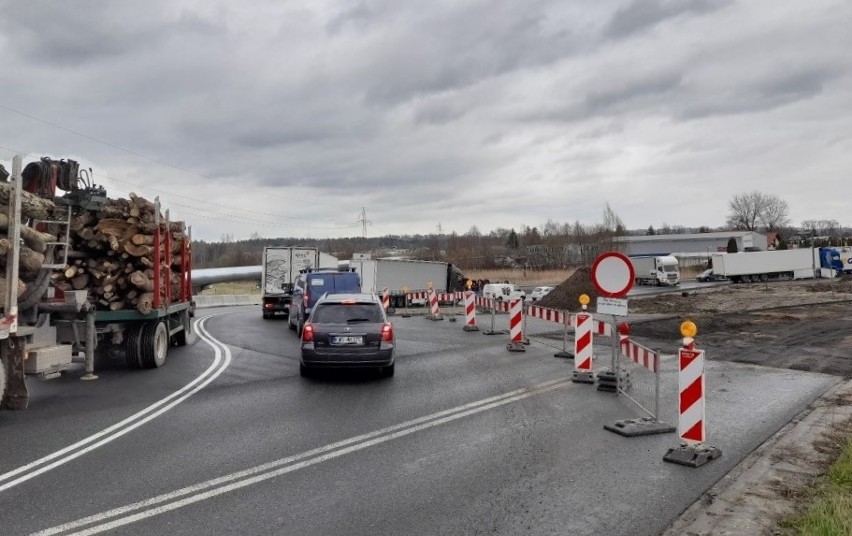 Budowa ronda w Skawinie, kierowcy muszą liczyć się ze...