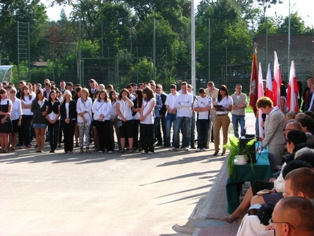 Uroczyste rozpoczęcie roku szkolnego odbyło się na boisku