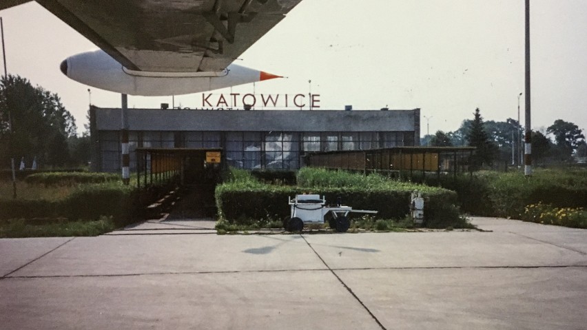 Sierpień 1990 roku, terminal pasażerski pyrzowickiego...