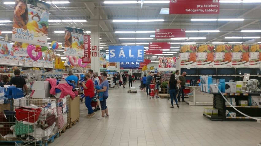W sklepie Auchan przy ul. Katowickiej w Dąbrowie Górniczej...
