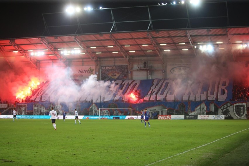 26.02.2022. W czasie derbów Piast Gliwice - Górnik Zabrze...