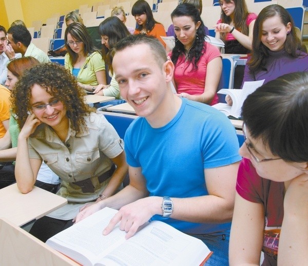 Studenci z Wyższej Szkoły Bankowej mają się z czego cieszyć. Na ich uczelni otwarto trzeci biznesowy kierunek.