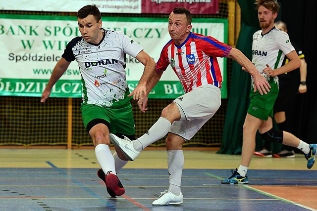 Piłkarze Gromu Barkowo po pokonaniu 4:3 Doran Team wygrali Puchar Ligi IX edycji Sępoleńskiej Ligi Futsalu. Mecz finałowy zakończył zmagania w tegorocznej edycji ligi, a bezsprzecznie postacią numer 1 tego spotkania był Łukasz Kościan, który dla triumfatorów strzelił trzy gole.