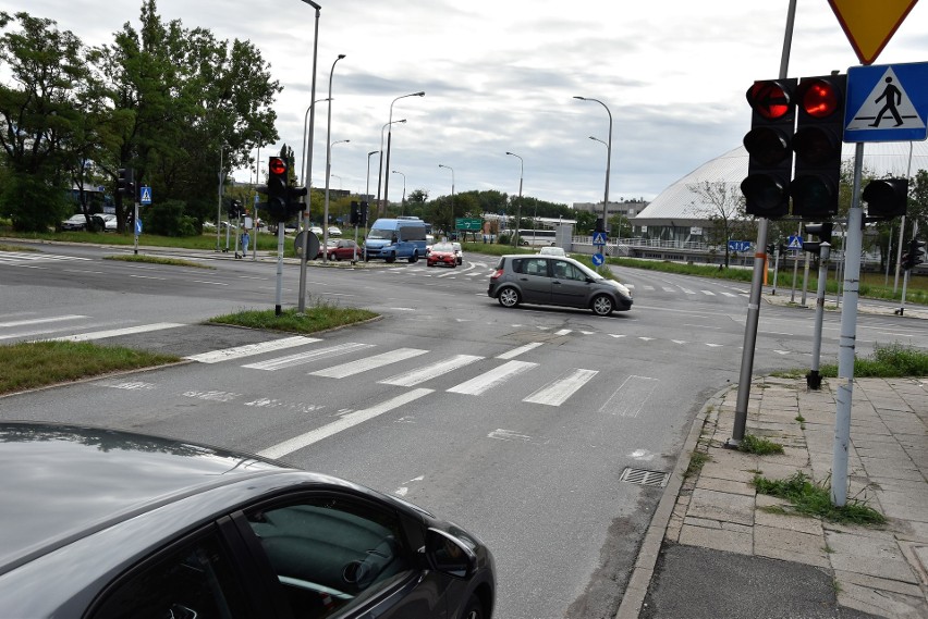 Skrzyżowanie ulic Chabrów, Oleskiej i Okulickiego w Opolu...