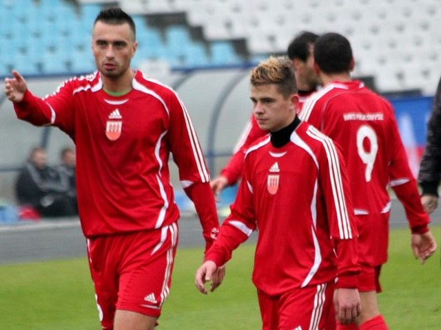Piłkarze z Przasnysza mimo gry w dziesiątkę rozegrali dobre zawody.