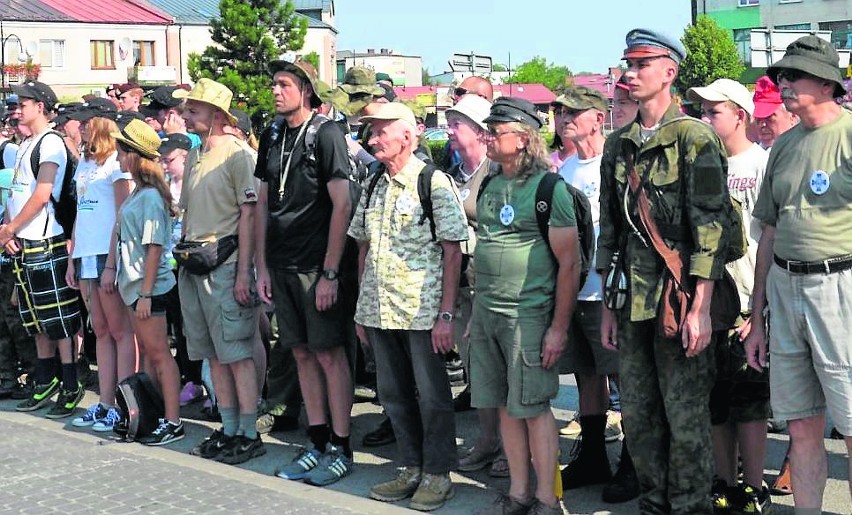 Przywitanie kadrówki na "Rynku" w Jędrzejowie.