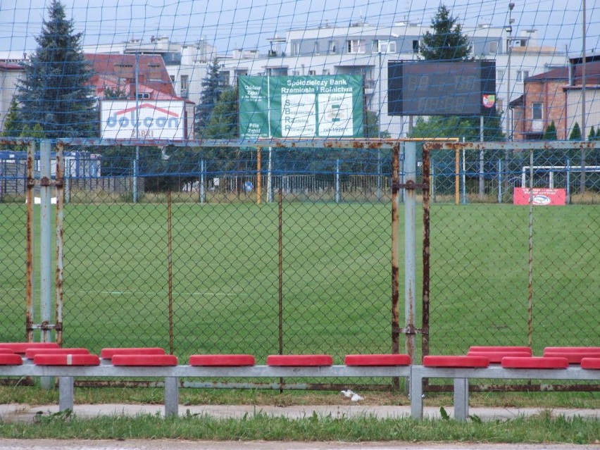 Stadion Dolcanu Ząbki