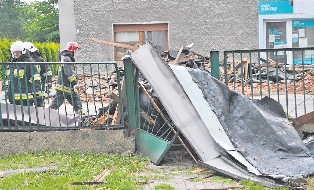 Rydułtowy wyglądają tak, jakby przeszła tu niszczycielska armia. Mieszkańcy mówią, że to niewiarygodne, jak w tak krótkim czasie mogło dojść do tak ogromnych strat. Całe szczęście, że nikt nie zginął i nie został ranny. Teraz trwa liczenie strat i  naprawy