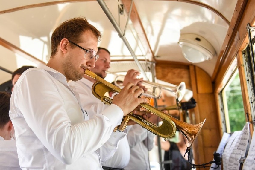 "Jazzem we władzę ludową" - Niezwykły koncert w tramwaju