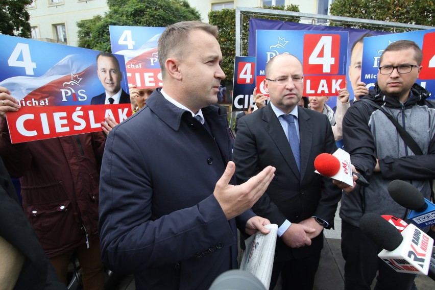 Poseł Michał Cieślak, kandydat do Sejmu z listy Prawa i Sprawiedliwości, podsumował pracę i zaprezentował "Czwórkę Cieślaka" [TRANSMISJA]