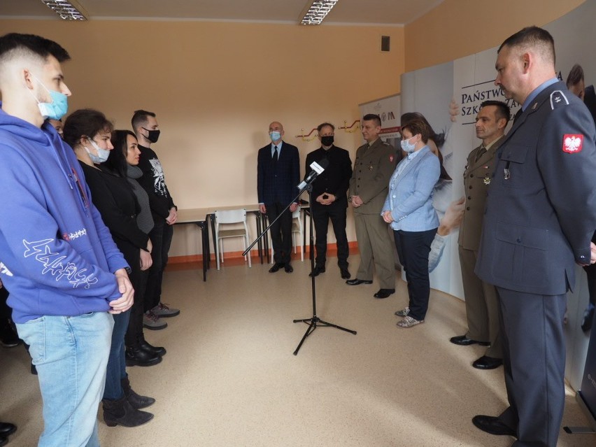 W części teoretycznej ochotniczego szkolenia studenci PWSZ w...