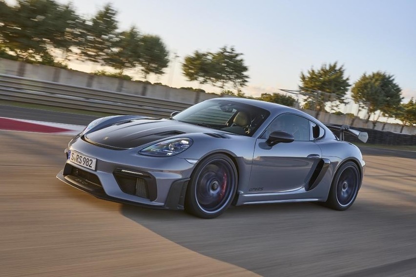 Porsche 718 Cayman GT4 RS...