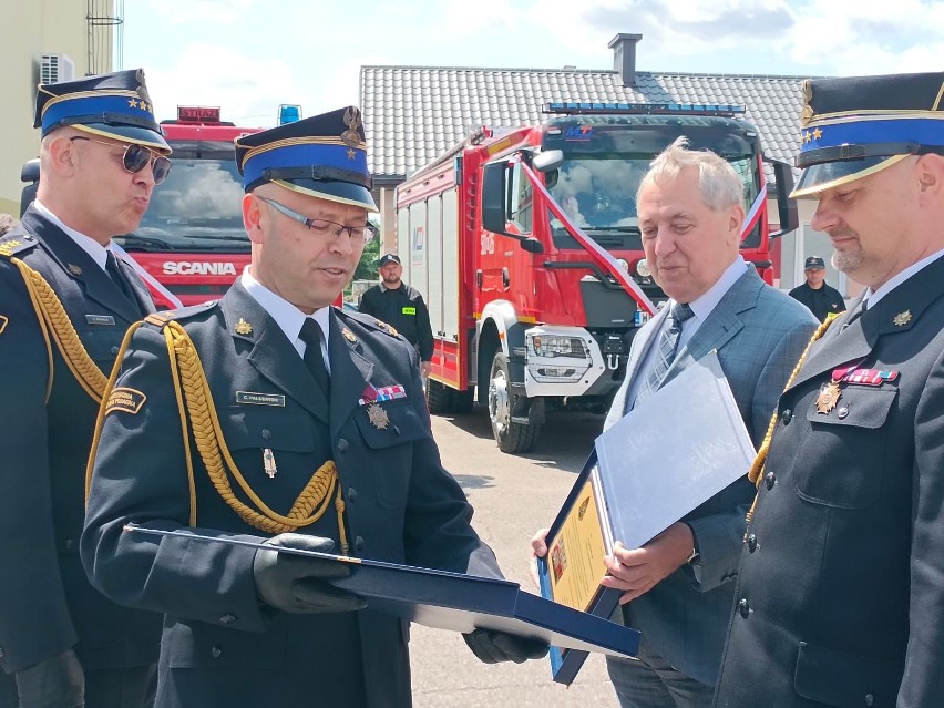Makowska straż pożarna dostała nowy wóz ratowniczo-gaśniczy. Uroczyście przekazany został 21.07.2023