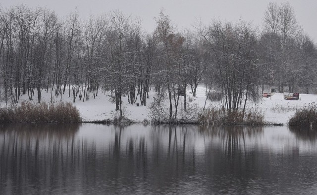 Zima w Dolnie Trzech Stawów w Katowicach. Zobacz kolejne zdjęcia. Przesuwaj zdjęcia w prawo - naciśnij strzałkę lub przycisk NASTĘPNE