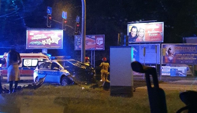W Wigilię doszło do zderzenia radiowozu z samochodem osobowymna Szosie Stargardzkiej w Szczecinie, sześć osób zostało poszkodowanych