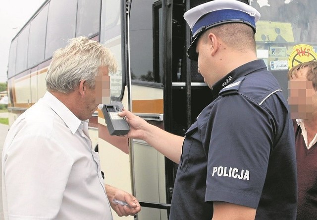 Zdarza się, że starsi zmotoryzowani mają spóźnione reakcje, podobnie ci pod wpływem alkoholu