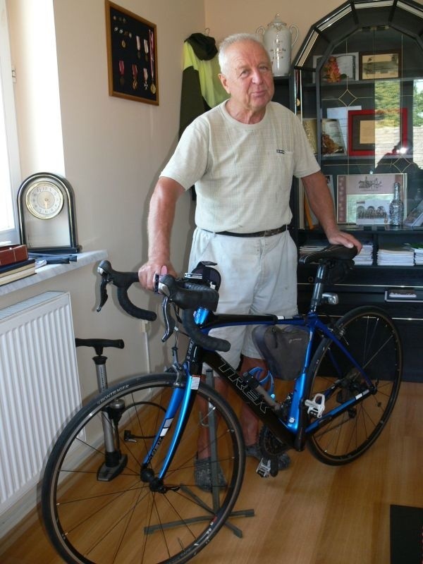 Stefan Buś z Nowej Dęby z myślą o tegorocznej wyprawie kupił nowy rower i sprawdził go na trasie, gdzie złapał dwa kapcie i złamał szprychę. Mimo to, zapewnia, że rower sprawdził się doskonale.