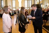 Grzegorz Schreiber, marszałek województwa, przeznaczył ponad milion na wsparcie najzdolniejszej młodzieży