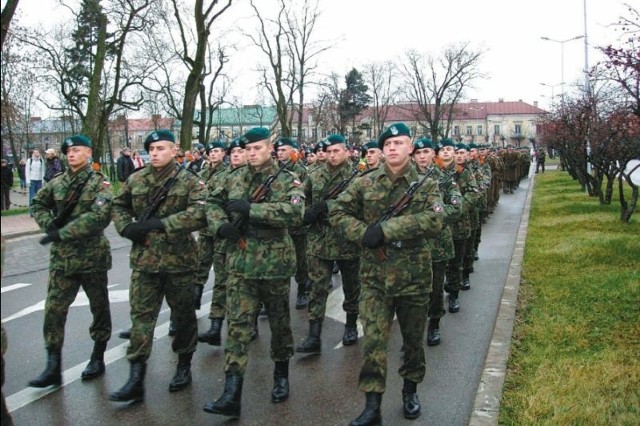 Żołnierze z Suwałk mają otrzymać propozycje pracy w innych miejscowościach, głównie w Węgorzewie. Zatrudnienie stracą natomiast pracownicy cywilni.