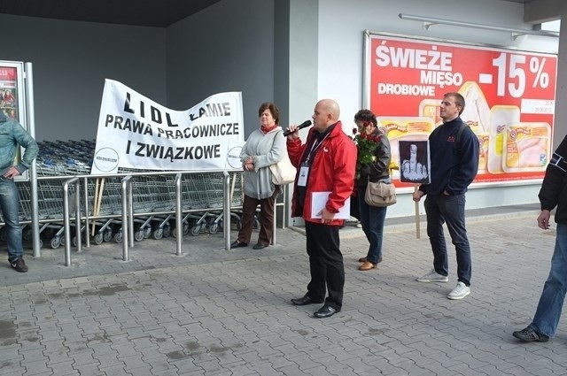 Pikieta przed sklepami Lidl w Katowicach