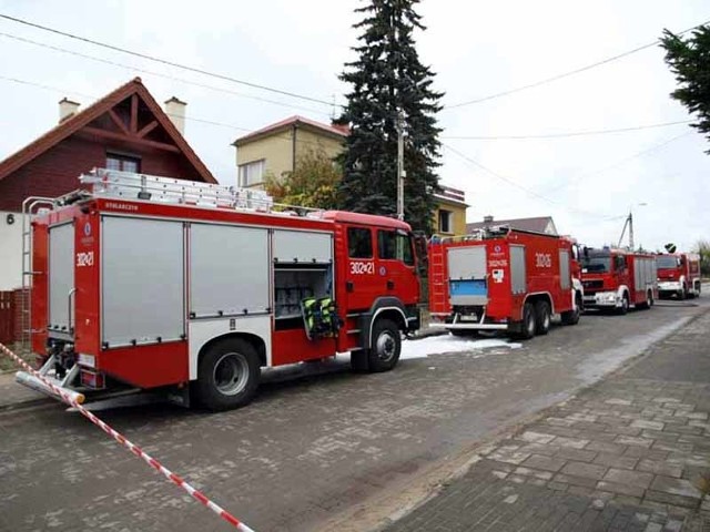 Strażacy wynieśli mężczyznę ze stolarni