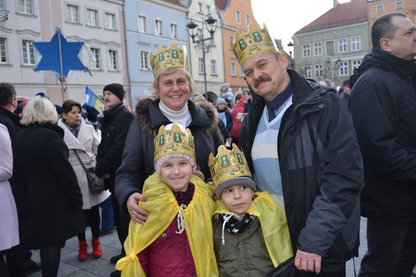 Orszak Trzech Króli w Gliwicach: tłumy mieszkańców na...