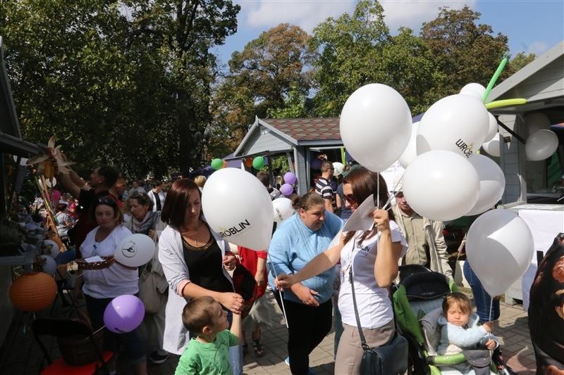 Na scenie i w domkach ustawionych na placu Wolności...