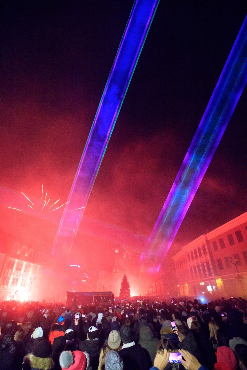 Białystok. Sylwester miejski 2018/2019. Pokaz laserów na...