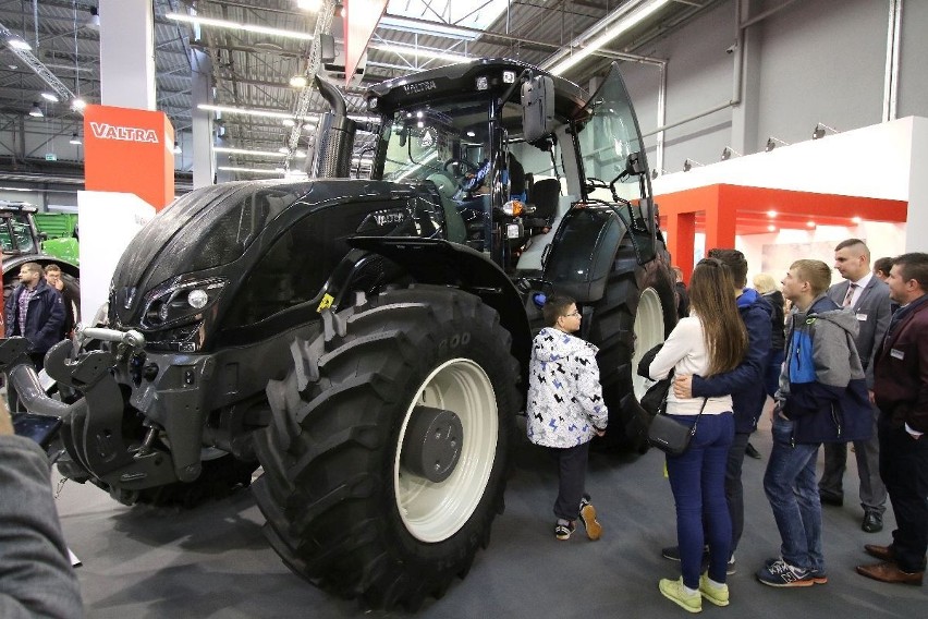 Na stoisku Valtry największy i najdroższy model  S394....