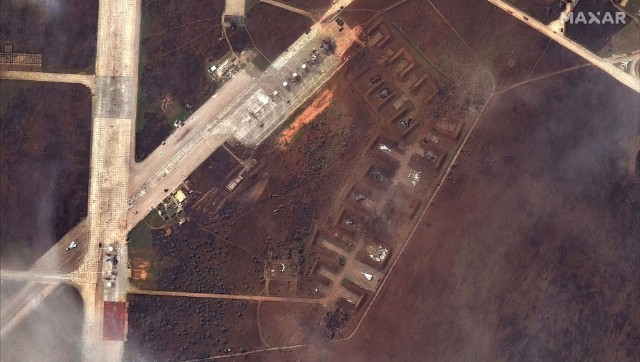 Zdjęcia satelitarne bazy Saki na Krymie. Oficjalnie nikt nie przyznał się do tej pory do przeprowadzenia ataku