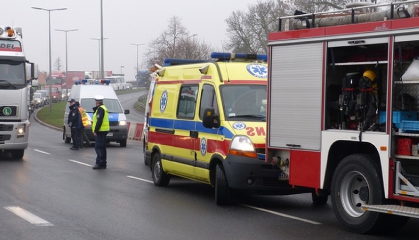 Wypadek w Lesznie: Na wiadukcie zginął 62-latek