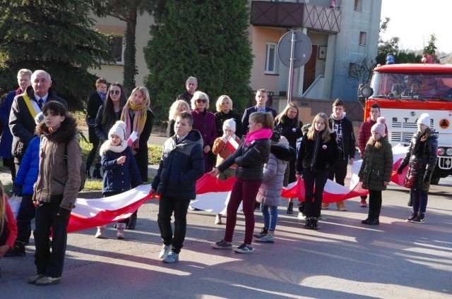 O godzinie 11.15 nastąpi przemarsz pod "Mur Pamięci", gdzie odbędą się okolicznościowe wystąpienia, składanie kwiatów.