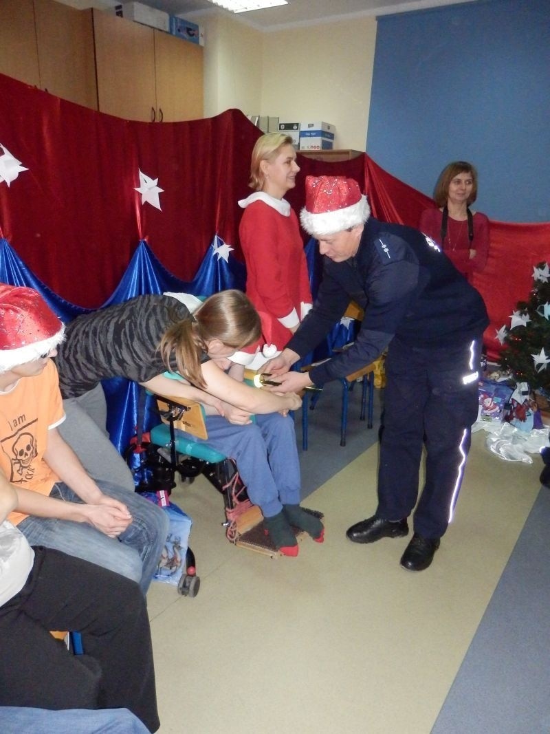Staszowscy policjanci sprawdzili się w roli Mikołajów