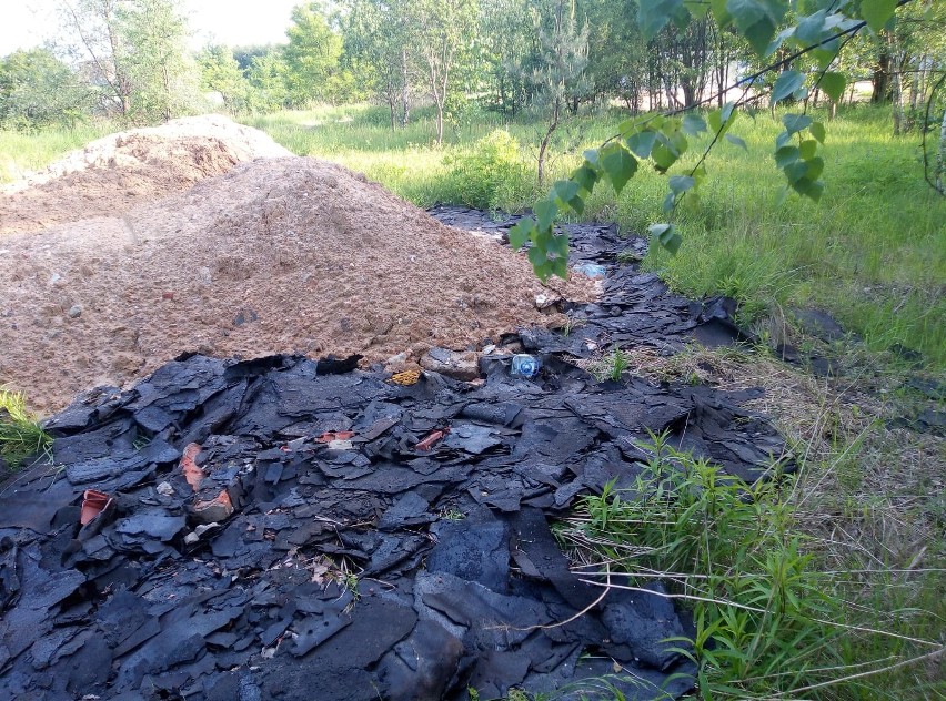 Nielegalne składowisko odpadów na granicy Kłokocina i...