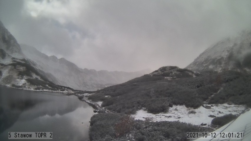 W Tatrach spadł śnieg. W środę biało może zrobić się w Zakopanem [GALERIA]