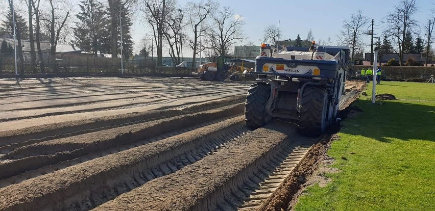 Ostrów Mazowiecka. Przebudowa stadionu miejskiego. 18.03.2020. Zobaczcie zdjęcia